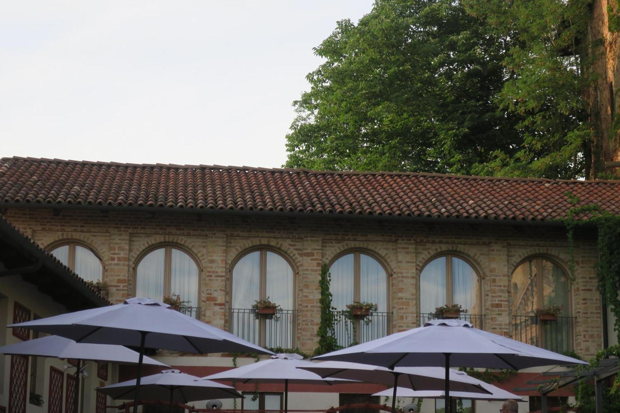 Foresteria Ristorante Conti Roero Monticello d'Alba 외부 사진